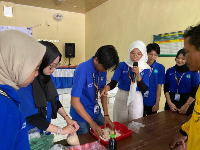 
					KKN Unila Edukasi Peternak tentang Mineral Blok di Desa Indra Putra Subing