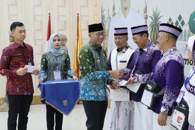 
					Gubernur Mirza Beri Uang Saku Rp1 Juta untuk Ribuan Jamaah Haji Lampung