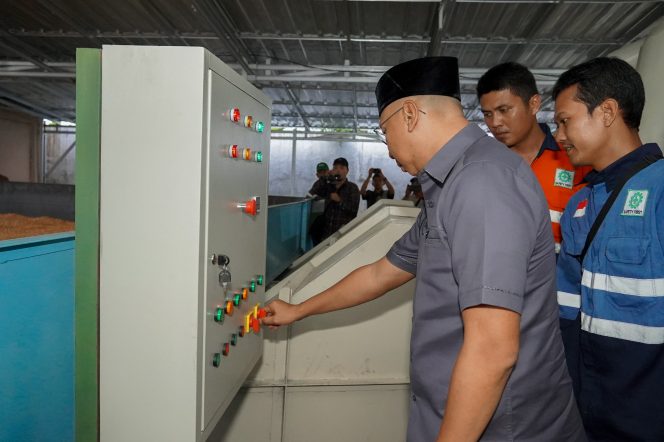 
					Dorong Hilirisasi Pertanian, Gubernur Lampung Serahkan Dryer 20 Ton ke Petani Natar