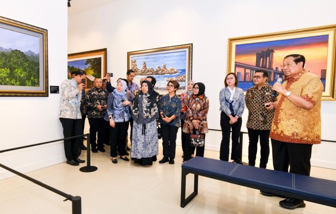 
					Di Balik Kanvas dan Nada: SBY Sambut Kemenparekraf di Cikeas Art Gallery