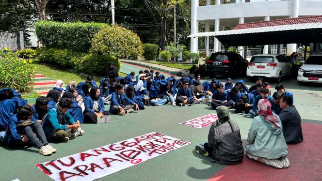 
					Aliansi FEB Menggugat, Dekanat Menolak Tanda Tangan Pakta Integritas
