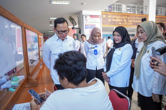 
					Wamendagri Bima Arya Apresiasi Inovasi Pelayanan Pemkot Bandar Lampung