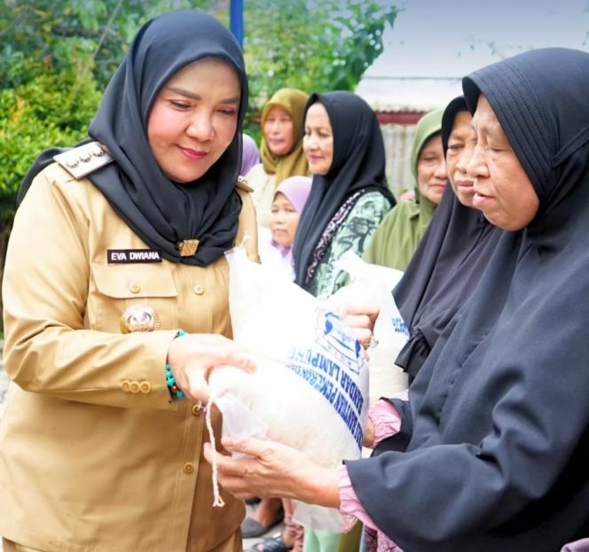 
					Pemkot Bandar Lampung Distribusikan Bantuan Beras untuk 44.611 Keluarga