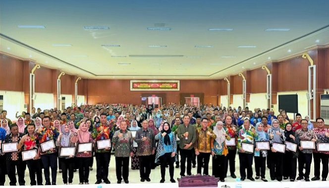 
					Wali Kota Eva Dwiana Hadiri Sosialisasi Indeks Inovasi Daerah dan Terima Penghargaan Kota Sangat Inovatif