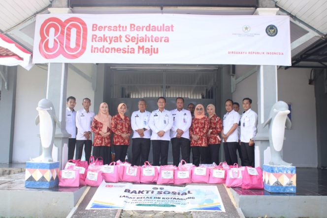 
					Lapas Kotaagung Gelar Baksos 80 Paket Sembako Peringati HUT ke-80 RI