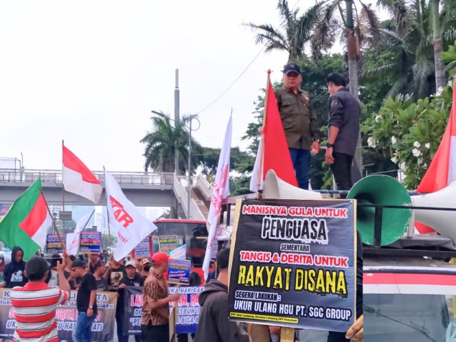 
					Ratusan Massa Triga Lampung Gelar Aksi di DPR dan ATR/BPN Desak Ukur Ulang HGU SGC