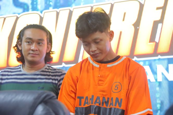 
					Polisi Tangkap Pelaku Pencurian Belasan iPhone di Bandar Lampung 