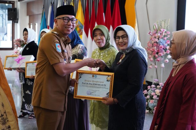 
					Gubernur Rahmat Mirzani Djausal: Ibu Adalah Kunci Menuju Indonesia Emas 2045