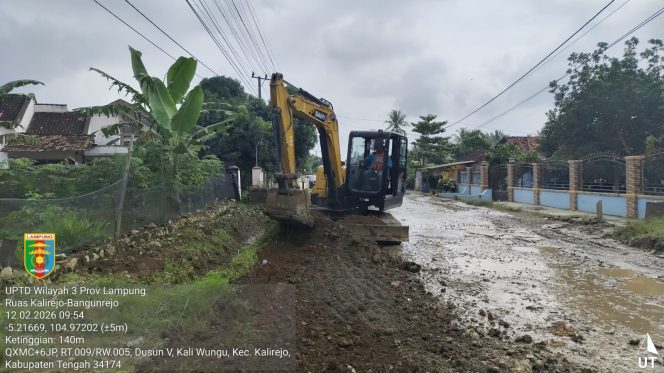 
					Antisipasi Terhambatnya Mobilitas Warga Selama Puncak Musim Hujan dan Ramadan, Pemprov Lampung Tutup Jalan Berlubang