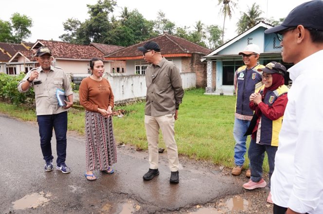 
					Jelang Mudik, Gubernur Lampung Tinjau Perbaikan Jalan di Pesawaran
