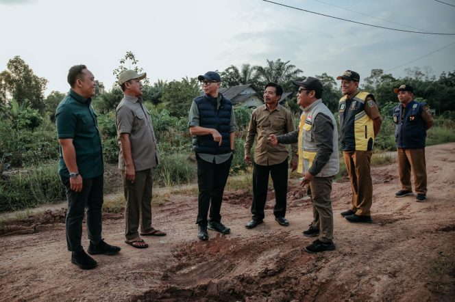 
					Tiga Dekade Jalan Rusak, Gubernur Mirza Mulai Perbaikan Ruas Rawa Pitu