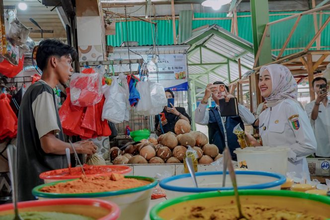 
					Tinjau Pasar Kangkung, Wagub Lampung Pastikan Stabilitas Harga dan Stok Pangan Jelang Idulfitri 1447 H