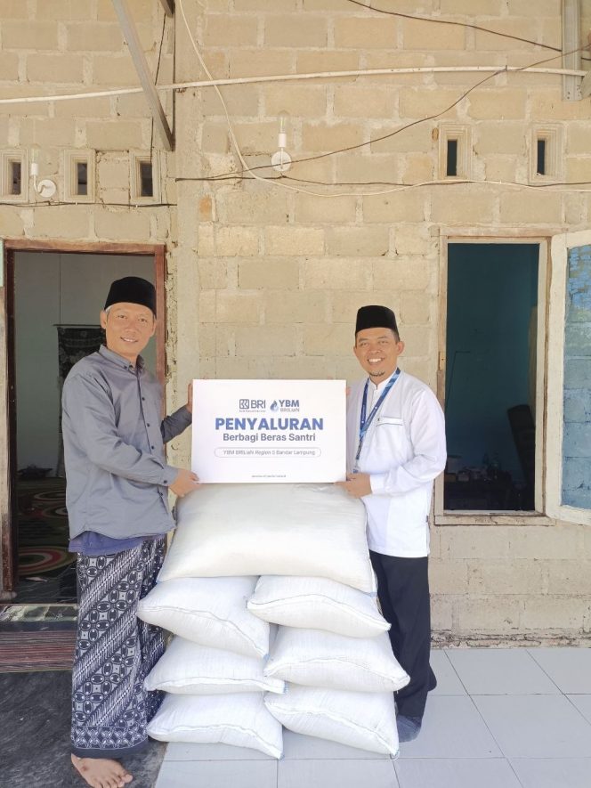 
					YBM BRILiaN Salurkan Bantuan Beras untuk Santri di Ponpes Nurul Anwar Lampung Tengah